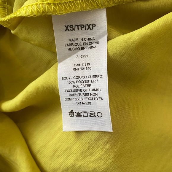 Dynamite short sleeve yellow blouse size XS - Picture 4 of 5